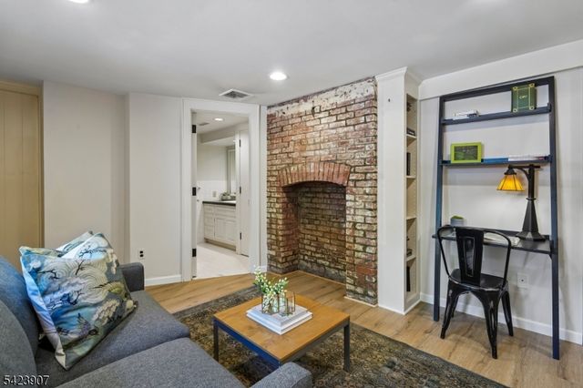 137 Hobart Ave, Millburn Twp., NJ 07078
