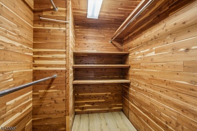 137 Hobart Ave, Millburn Twp., NJ 07078