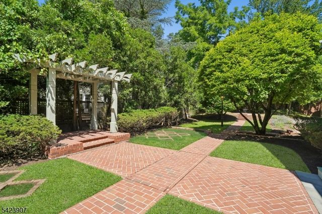 137 Hobart Ave, Millburn Twp., NJ 07078
