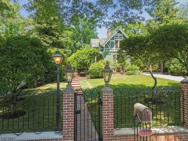 137 Hobart Ave, Millburn Twp., NJ 07078