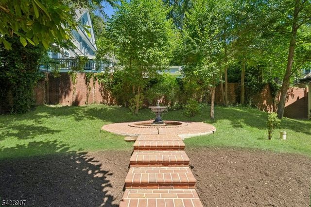 137 Hobart Ave, Millburn Twp., NJ 07078