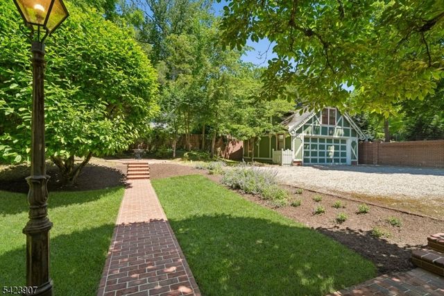 137 Hobart Ave, Millburn Twp., NJ 07078