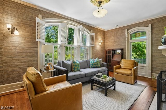 137 Hobart Ave, Millburn Twp., NJ 07078