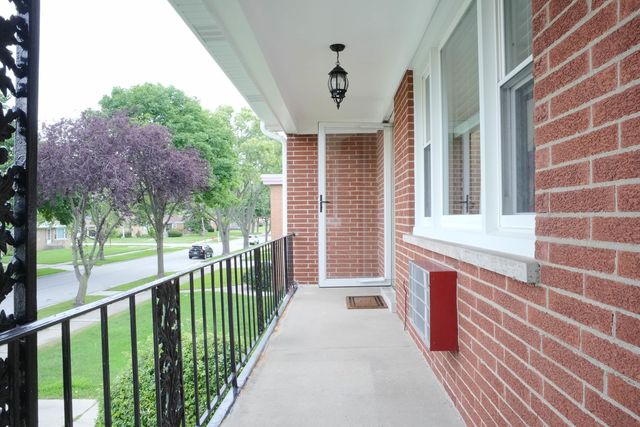 1427 Homestead Road E, La Grange Park, IL 60526