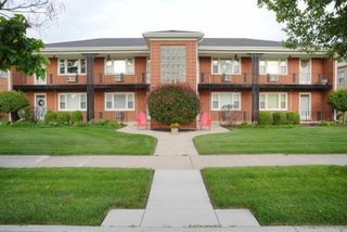 1427 Homestead Road E, La Grange Park, IL 60526
