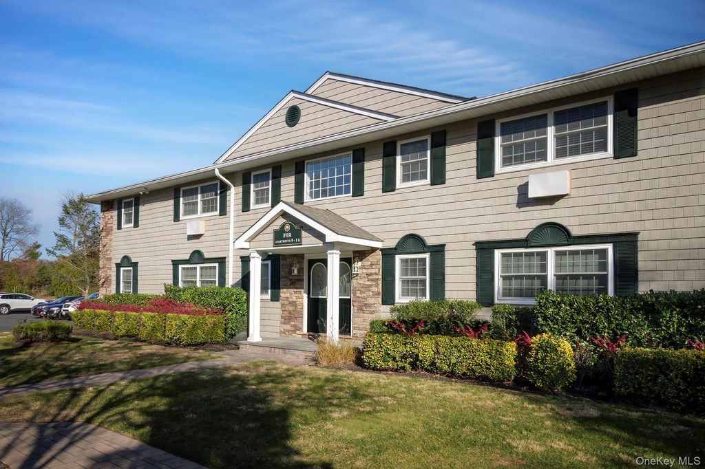 1750 W Main Street J08, Riverhead, NY 11901