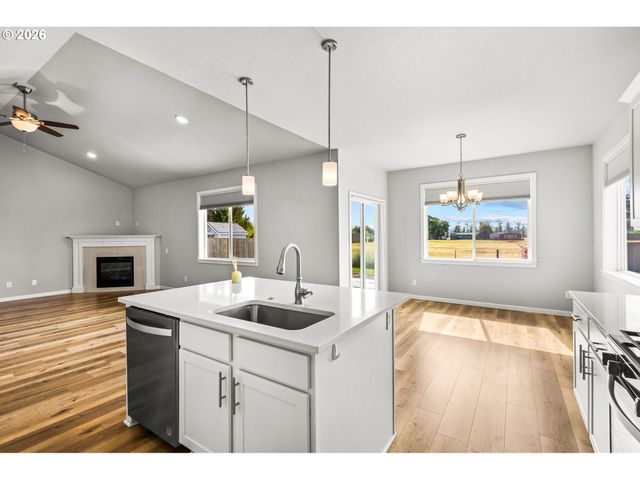 4722 ROYAL Dr, Albany, OR 97321