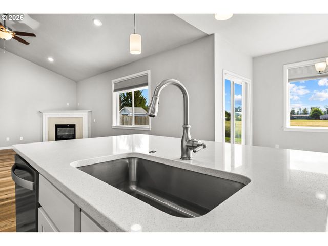 4722 ROYAL Dr, Albany, OR 97321