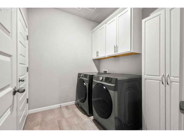 4722 ROYAL Dr, Albany, OR 97321