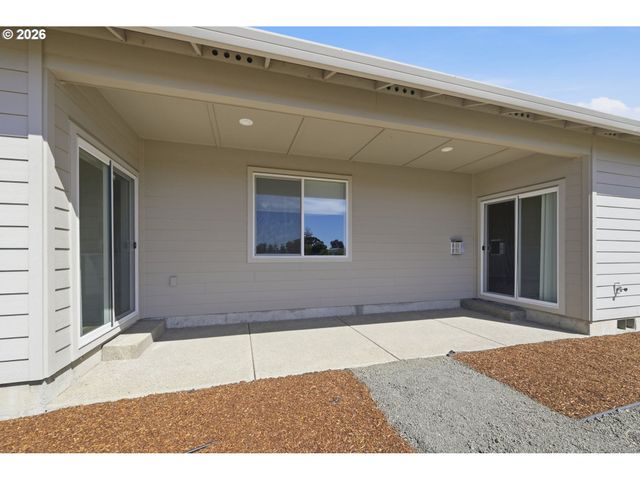 4722 ROYAL Dr, Albany, OR 97321