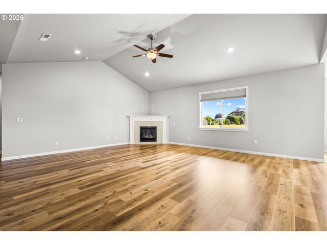 4722 ROYAL Dr, Albany, OR 97321