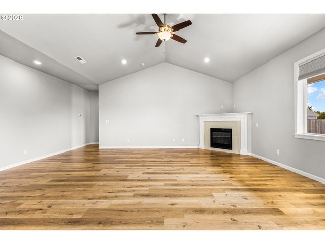 4722 ROYAL Dr, Albany, OR 97321