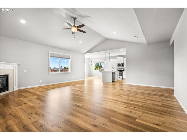 4722 ROYAL Dr, Albany, OR 97321