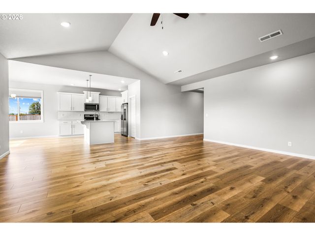 4722 ROYAL Dr, Albany, OR 97321