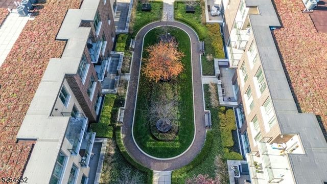 150 Henley Pl 404, Weehawken Twp., NJ 07086