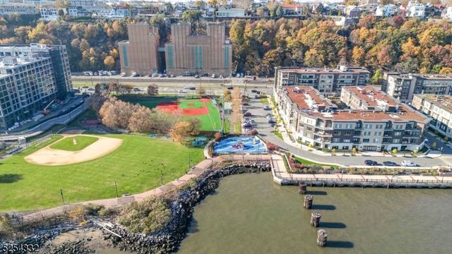 150 Henley Pl 404, Weehawken Twp., NJ 07086