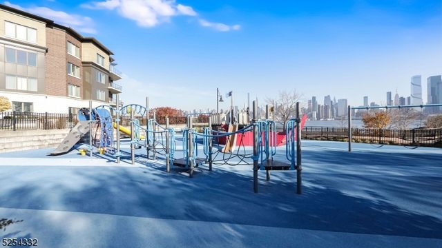 150 Henley Pl 404, Weehawken Twp., NJ 07086
