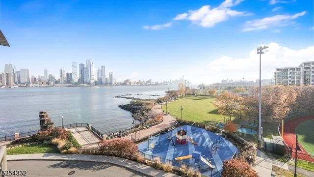 150 Henley Pl 404, Weehawken Twp., NJ 07086