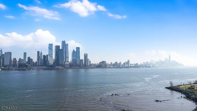 150 Henley Pl 404, Weehawken Twp., NJ 07086