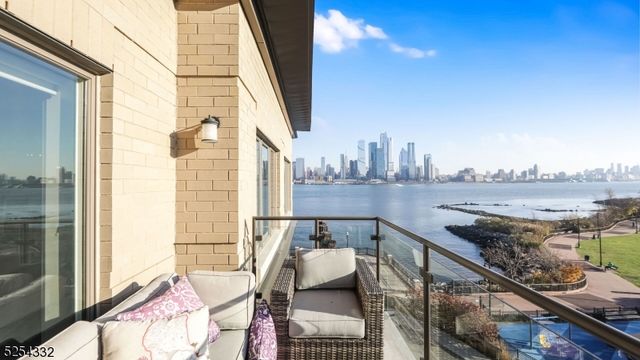 150 Henley Pl 404, Weehawken Twp., NJ 07086