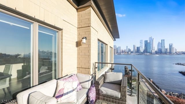 150 Henley Pl 404, Weehawken Twp., NJ 07086