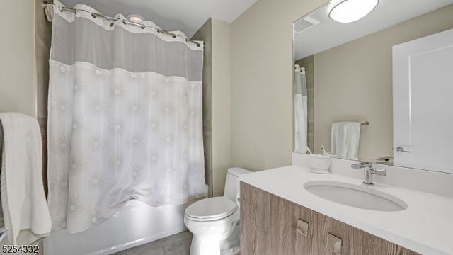 150 Henley Pl 404, Weehawken Twp., NJ 07086
