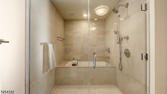 150 Henley Pl 404, Weehawken Twp., NJ 07086