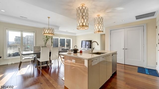 150 Henley Pl 404, Weehawken Twp., NJ 07086