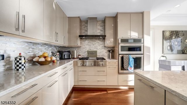 150 Henley Pl 404, Weehawken Twp., NJ 07086
