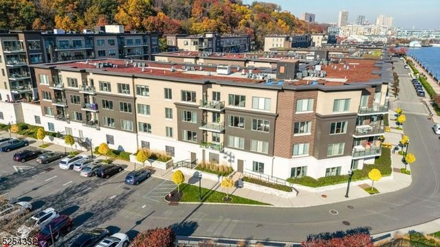 150 Henley Pl 404, Weehawken Twp., NJ 07086