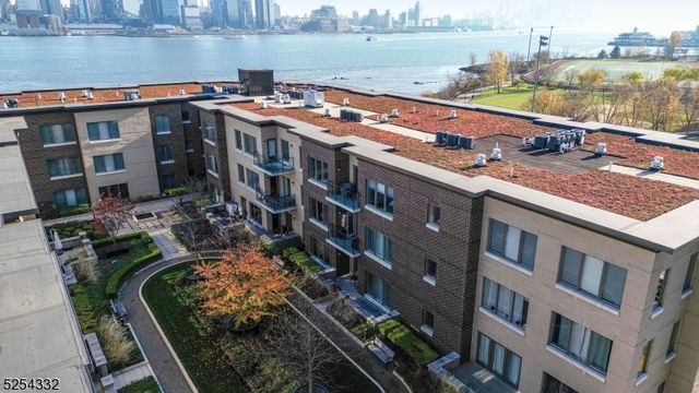 150 Henley Pl 404, Weehawken Twp., NJ 07086