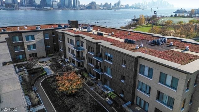 150 Henley Pl 404, Weehawken Twp., NJ 07086