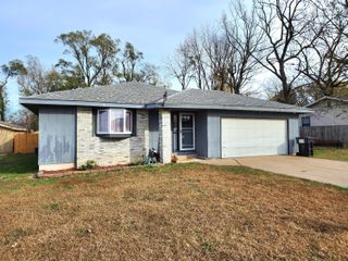 3215 West Calhoun Street, Springfield, MO 65802