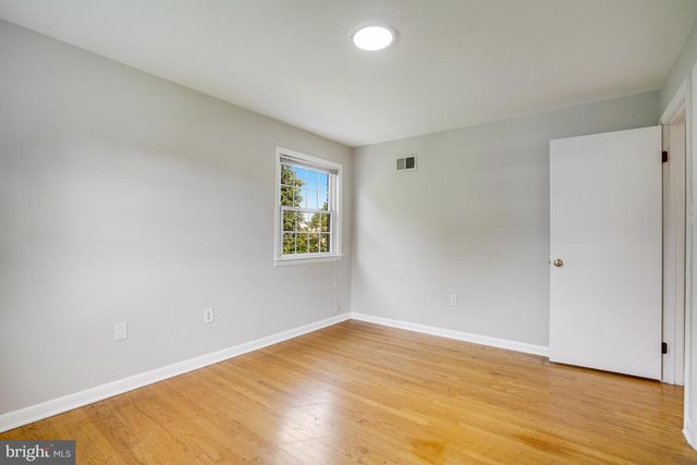 706 N CLEVELAND ST, Arlington, VA 22201