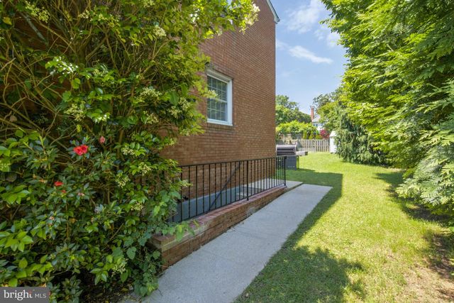 706 N CLEVELAND ST, Arlington, VA 22201