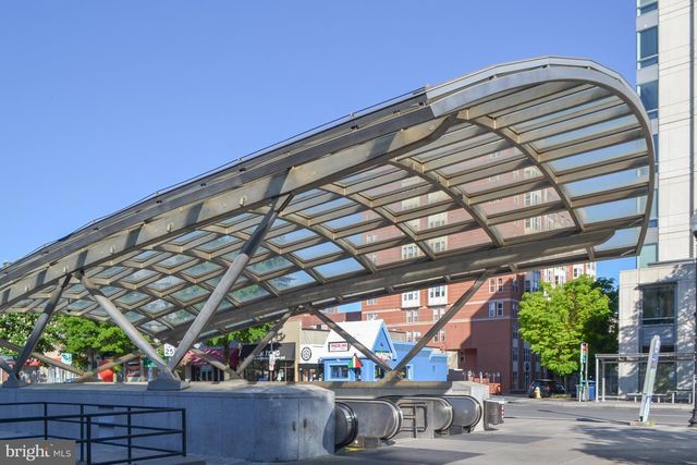 706 N CLEVELAND ST, Arlington, VA 22201