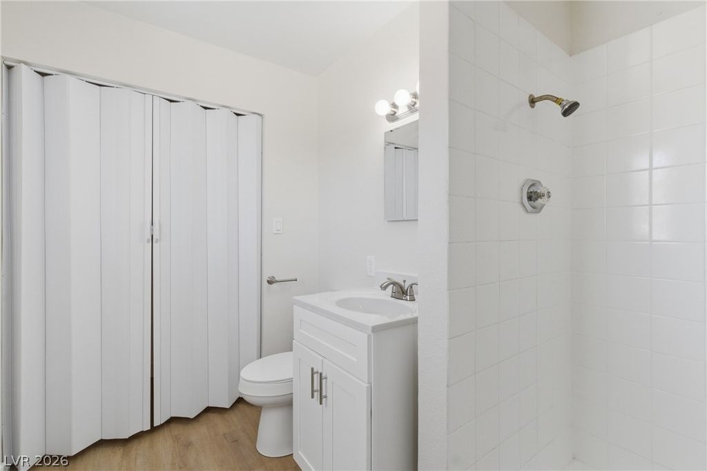 Image 10 of property listing at 6501 Casada Way, Las Vegas, NV 89107