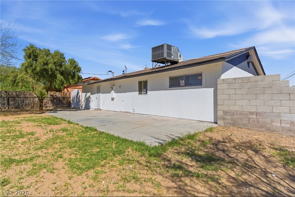 Image 11 of property listing at 6501 Casada Way, Las Vegas, NV 89107