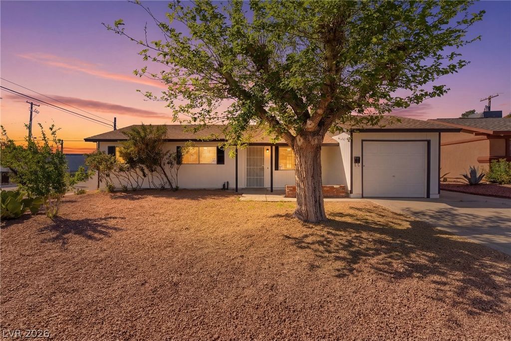 Image 13 of property listing at 6501 Casada Way, Las Vegas, NV 89107