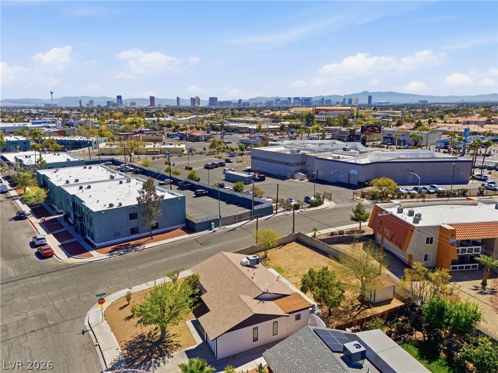 Image 14 of property listing at 6501 Casada Way, Las Vegas, NV 89107