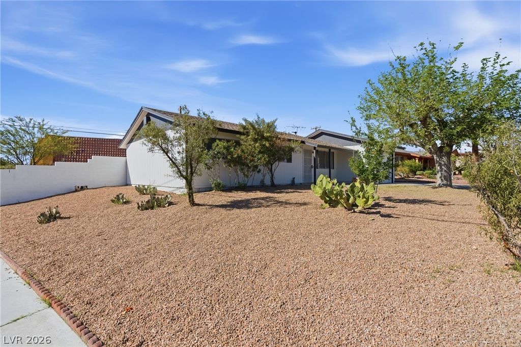 Image 17 of property listing at 6501 Casada Way, Las Vegas, NV 89107
