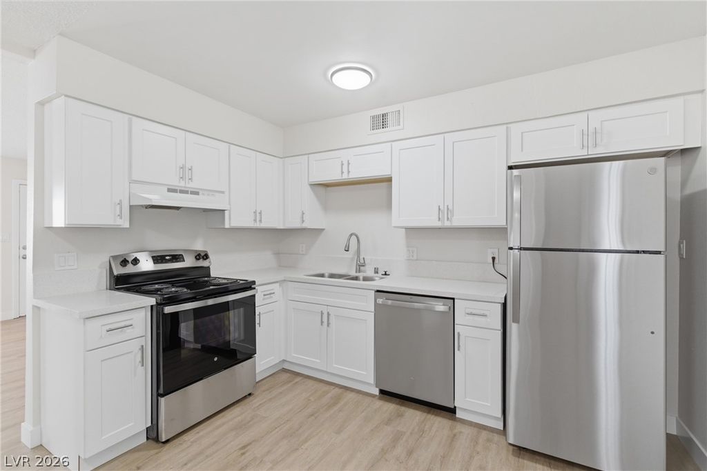 Image 7 of property listing at 6501 Casada Way, Las Vegas, NV 89107