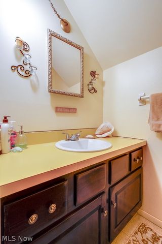 6100 Paisley Drive, North Olmsted, OH 44070