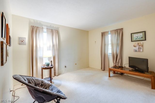 6100 Paisley Drive, North Olmsted, OH 44070