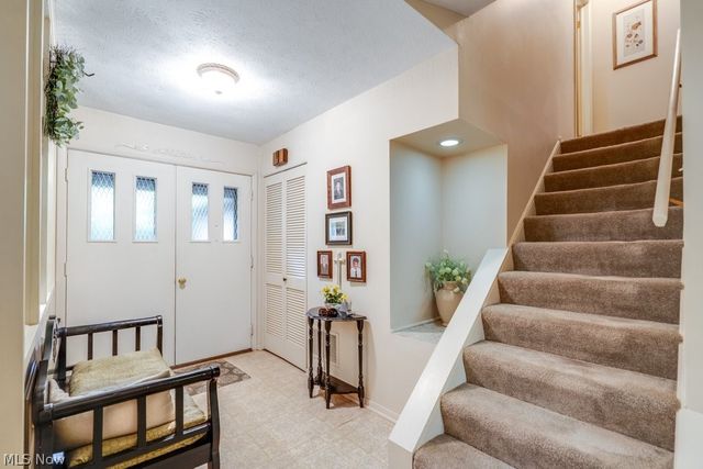 6100 Paisley Drive, North Olmsted, OH 44070