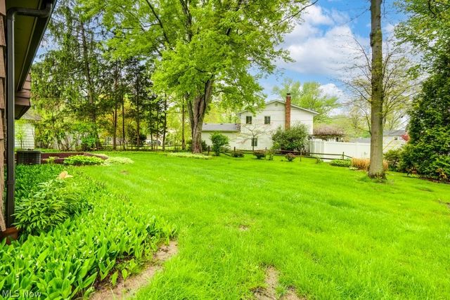 6100 Paisley Drive, North Olmsted, OH 44070