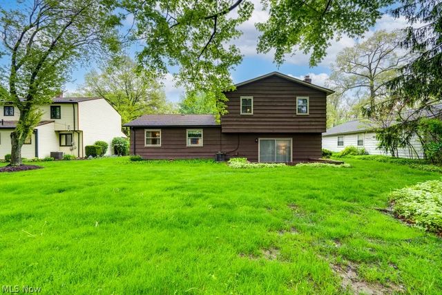 6100 Paisley Drive, North Olmsted, OH 44070