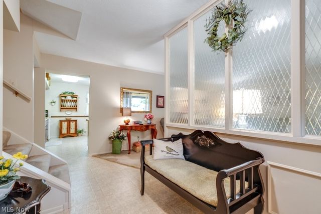 6100 Paisley Drive, North Olmsted, OH 44070
