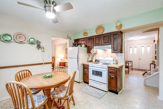 6100 Paisley Drive, North Olmsted, OH 44070