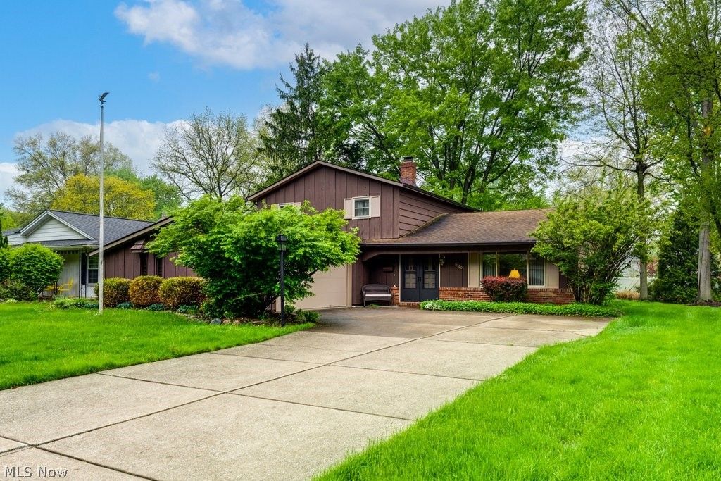 6100 Paisley Drive, North Olmsted, OH 44070